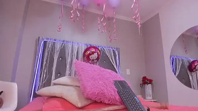 Snapshot of emma_lye chatting on November 9, 2025, 9:51 am emma lye online show from November 9, 2025, 9:51 am