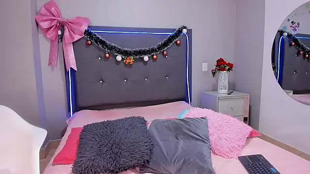 Snapshot of emma_lye chatting on December 18, 2025, 8:48 pm emma lye online show from December 18, 2025, 8:48 pm