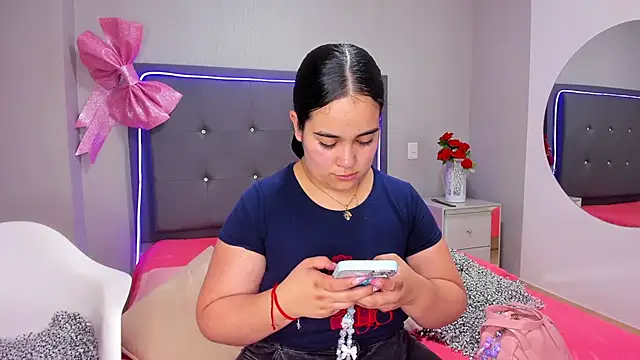 Snapshot of emma_lye chatting on February 11, 2026, 9:20 pm emma lye online show from February 11, 2026, 9:20 pm