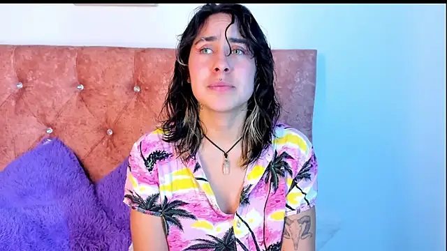 riley colors online show from March 12, 2025, 1:25 am