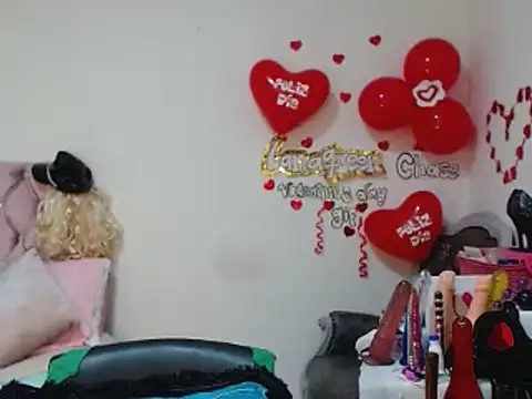 Snapshot of lanaqueen699 chatting on February 19, 2025, 12:22 pm lanaqueen699 online show from February 19, 2025, 12:22 pm