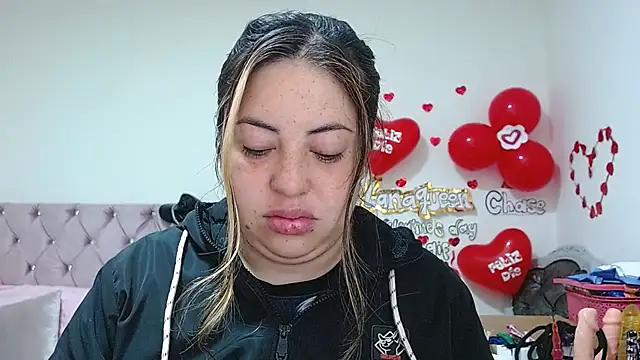 Snapshot of lanaqueen699 chatting on February 24, 2025, 12:16 pm lanaqueen699 online show from February 24, 2025, 12:16 pm