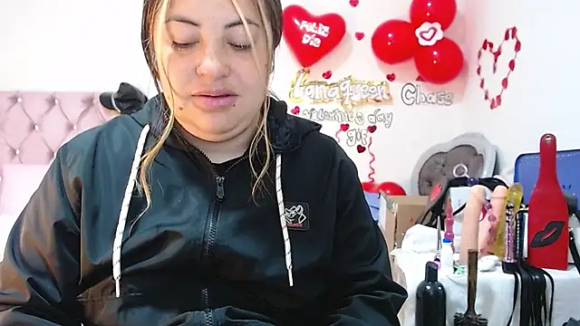 Snapshot of lanaqueen699 chatting on February 25, 2025, 12:24 pm lanaqueen699 online show from February 25, 2025, 12:24 pm