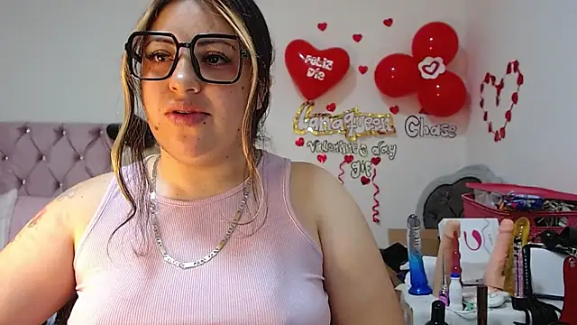 Snapshot of lanaqueen699 chatting on February 26, 2025, 6:32 pm lanaqueen699 online show from February 26, 2025, 6:32 pm