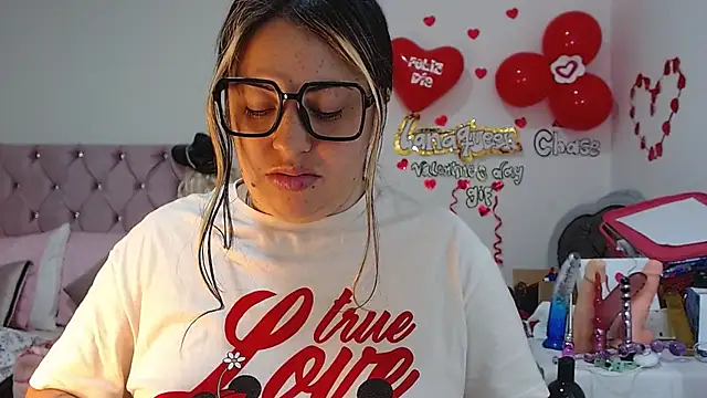 Snapshot of lanaqueen699 chatting on February 27, 2025, 3:26 pm lanaqueen699 online show from February 27, 2025, 3:26 pm