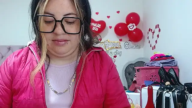 Snapshot of lanaqueen699 chatting on March 3, 2025, 12:27 pm lanaqueen699 online show from March 3, 2025, 12:27 pm