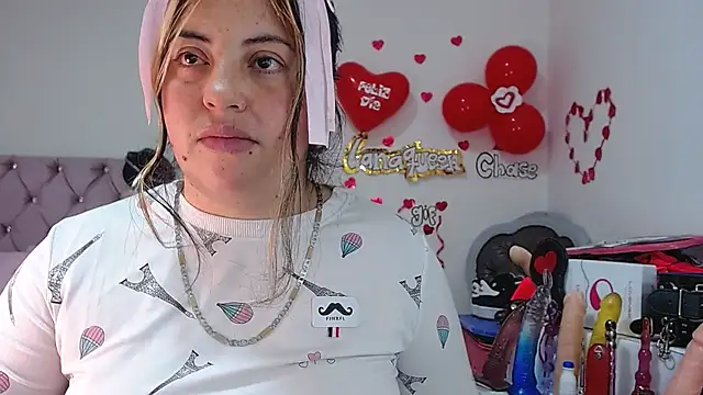 Snapshot of lanaqueen699 chatting on March 21, 2025, 6:29 pm lanaqueen699 online show from March 21, 2025, 6:29 pm