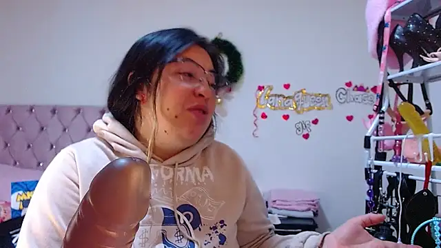 lanaqueen699 online show from March 12, 2026, 12:22 pm