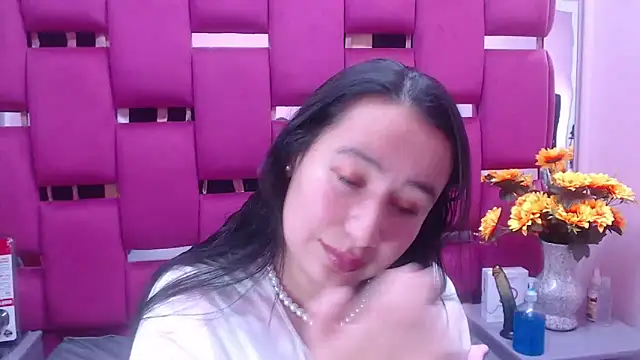 NaomyPrinces online show from January 6, 2025, 1:52 pm