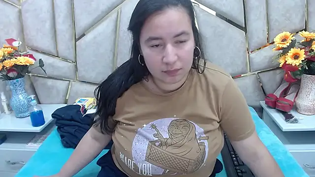 NaomyPrinces online show from February 19, 2025, 1:17 pm