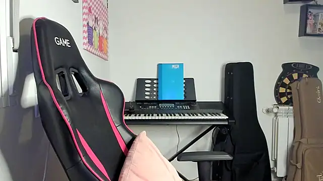 Snapshot of Ama_music chatting on February 13, 2026, 2:02 pm Ama music online show from February 13, 2026, 2:02 pm