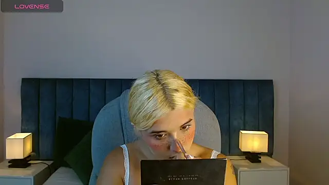 april bunnyy online show from March 1, 2025, 4:22 pm