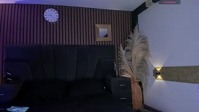 Melany Luv online show from April 10, 2026, 9:30 pm