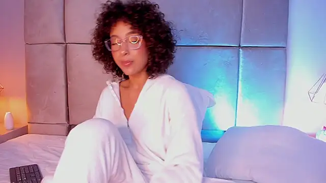 OSHUN  online show from February 3, 2025, 10:11 pm