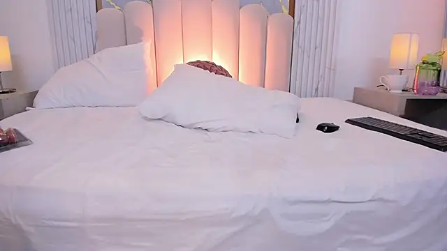 OSHUN  online show from February 26, 2025, 3:19 pm