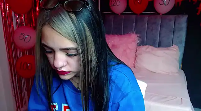 Violettasquirt online show from February 13, 2025, 3:24 pm