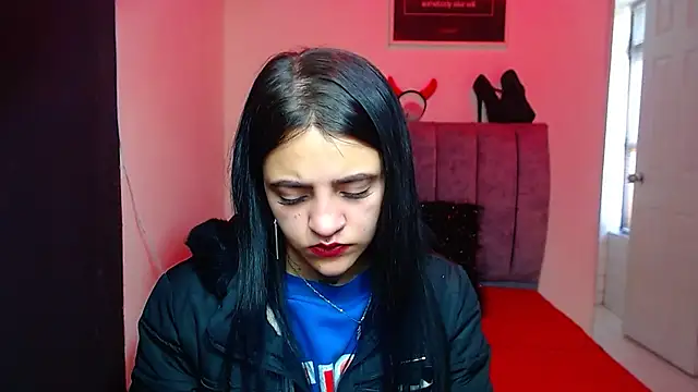 Violettasquirt online show from October 24, 2025, 1:18 pm