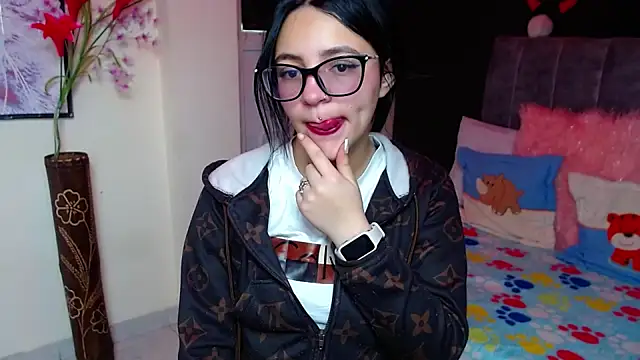 Violettasquirt online show from November 21, 2025, 1:43 pm