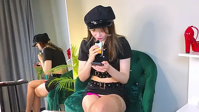 CiriRianonn online show from September 23, 2025, 4:59 am