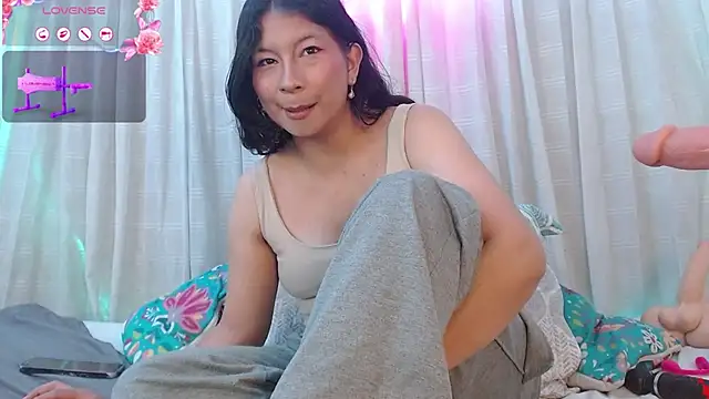 Snapshot of zoewilliams2 chatting on December 14, 2025, 4:18 am zoewilliams2 online show from December 14, 2025, 4:18 am