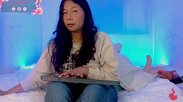 Snapshot of zoewilliams2 chatting on February 10, 2026, 1:21 am zoewilliams2 online show from February 10, 2026, 1:21 am