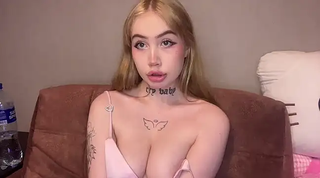 Snapshot of hanna_cry_baby chatting on February 18, 2025, 8:03 pm hanna cry baby online show from February 18, 2025, 8:03 pm