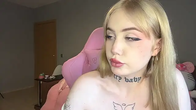 Snapshot of hanna_cry_baby chatting on March 19, 2025, 2:46 pm hanna cry baby online show from March 19, 2025, 2:46 pm