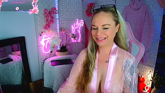 Snapshot of EllieKarrX chatting on January 30, 2025, 3:44 am EllieKarrX online show from January 30, 2025, 3:44 am