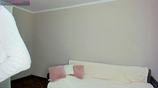 Snapshot of -Sacura- chatting on September 12, 2025, 4:07 pm -Sacura- online show from September 12, 2025, 4:07 pm