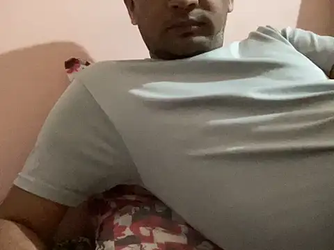 Snapshot of NiceBoy9099 chatting on November 12, 2025, 5:57 pm NiceBoy9099 online show from November 12, 2025, 5:57 pm