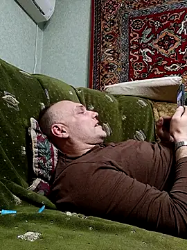 Pineapple04 online show from December 17, 2025, 4:35 pm