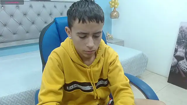 Snapshot of Xavii18 chatting on January 23, 2025, 3:32 pm Xavii18 online show from January 23, 2025, 3:32 pm