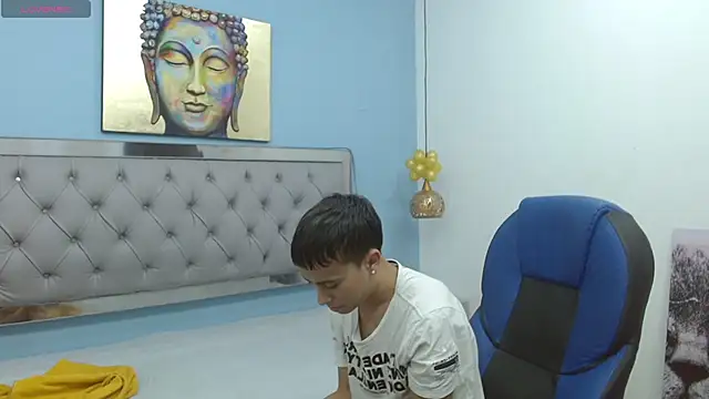 Snapshot of Xavii18 chatting on January 23, 2025, 6:35 pm Xavii18 online show from January 23, 2025, 6:35 pm