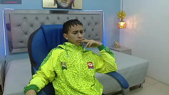 Snapshot of Xavii18 chatting on January 25, 2025, 12:26 pm Xavii18 online show from January 25, 2025, 12:26 pm