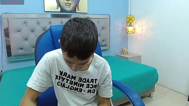 Snapshot of Xavii18 chatting on January 27, 2025, 12:16 pm Xavii18 online show from January 27, 2025, 12:16 pm