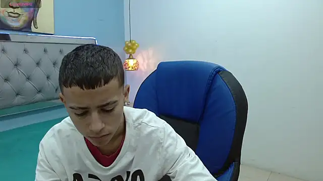 Snapshot of Xavii18 chatting on February 5, 2025, 1:00 pm Xavii18 online show from February 5, 2025, 1:00 pm