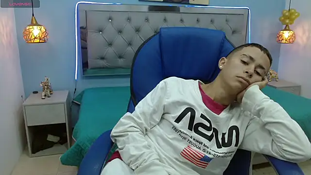 Snapshot of Xavii18 chatting on February 5, 2025, 4:03 pm Xavii18 online show from February 5, 2025, 4:03 pm