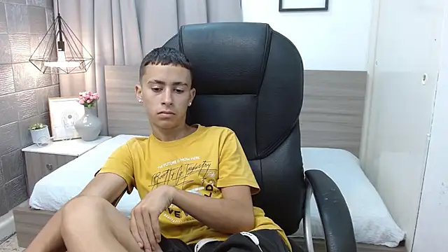 Snapshot of Xavii18 chatting on February 6, 2025, 5:09 pm Xavii18 online show from February 6, 2025, 5:09 pm