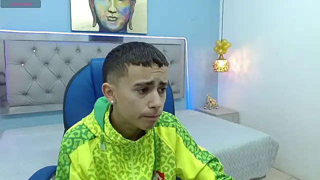 Snapshot of Xavii18 chatting on February 8, 2025, 12:06 pm Xavii18 online show from February 8, 2025, 12:06 pm