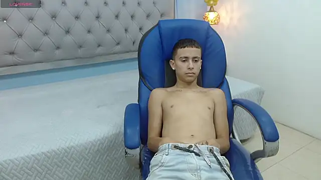 Snapshot of Xavii18 chatting on February 12, 2025, 4:11 pm Xavii18 online show from February 12, 2025, 4:11 pm