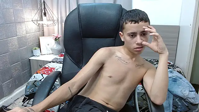 Snapshot of Xavii18 chatting on February 15, 2025, 4:12 pm Xavii18 online show from February 15, 2025, 4:12 pm