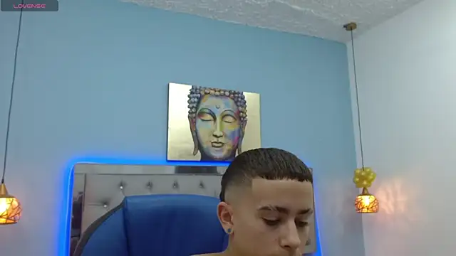 Snapshot of Xavii18 chatting on February 26, 2025, 4:24 pm Xavii18 online show from February 26, 2025, 4:24 pm