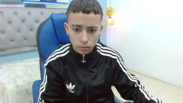 Snapshot of Xavii18 chatting on March 5, 2025, 12:55 pm Xavii18 online show from March 5, 2025, 12:55 pm