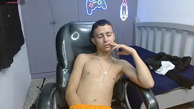 Snapshot of Xavii18 chatting on March 5, 2025, 4:13 pm Xavii18 online show from March 5, 2025, 4:13 pm