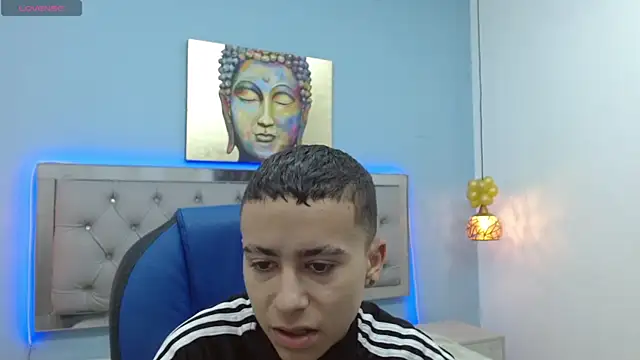 Snapshot of Xavii18 chatting on March 7, 2025, 1:07 pm Xavii18 online show from March 7, 2025, 1:07 pm