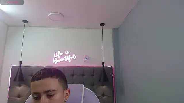 Snapshot of Xavii18 chatting on March 11, 2025, 4:29 pm Xavii18 online show from March 11, 2025, 4:29 pm