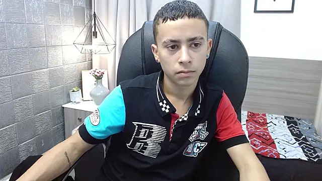 Snapshot of Xavii18 chatting on March 12, 2025, 1:30 pm Xavii18 online show from March 12, 2025, 1:30 pm