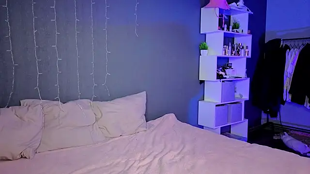 Snapshot of aneta_alisha chatting on October 28, 2025, 1:36 pm aneta alisha online show from October 28, 2025, 1:36 pm