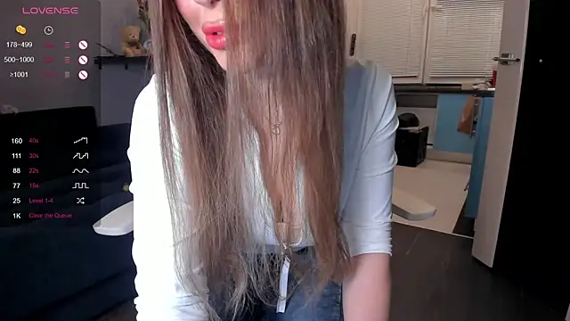 Snapshot of wwildfox chatting on March 12, 2025, 7:49 pm wwildfox online show from March 12, 2025, 7:49 pm