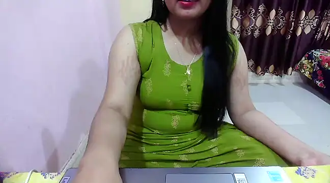 Snapshot of LovelyRose69 chatting on December 4, 2024, 4:38 pm LovelyRose69 online show from December 4, 2024, 4:38 pm